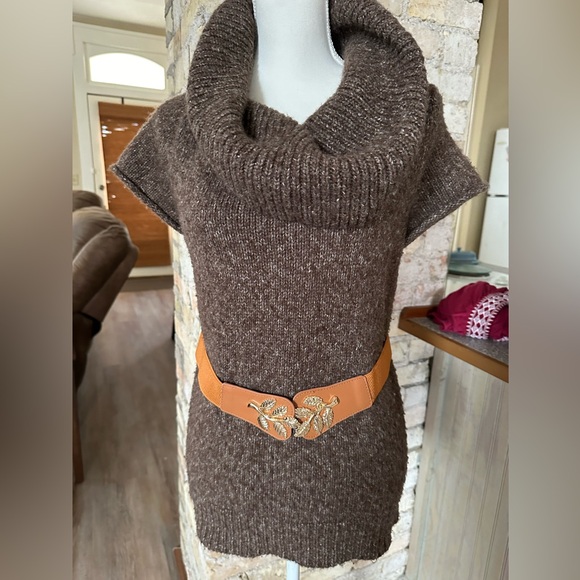 BCBGMaxAzria Sweaters - BCBG short sleeve sweater